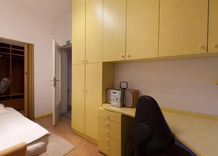 Apartman Retro Tour As Behind - Step Away From Ljubljanica River *